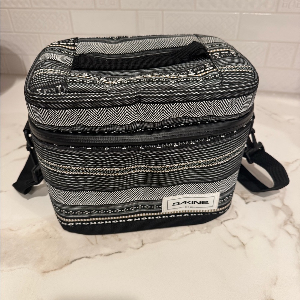 Dakine Patterned Black and White lunch Bag